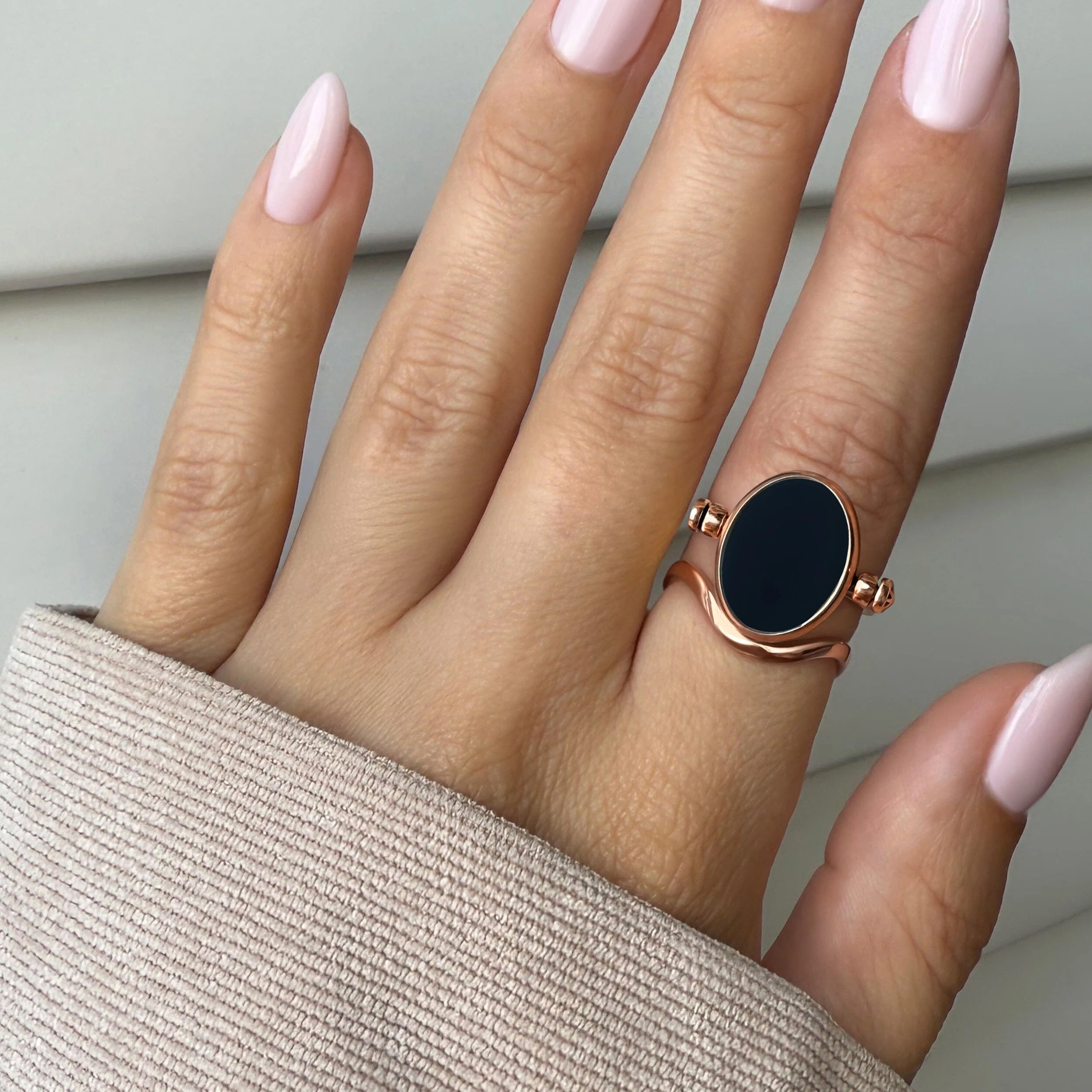 Black Onyx Mother of Pearl Spinning Enfolded Ring & Waves Band - Image 4